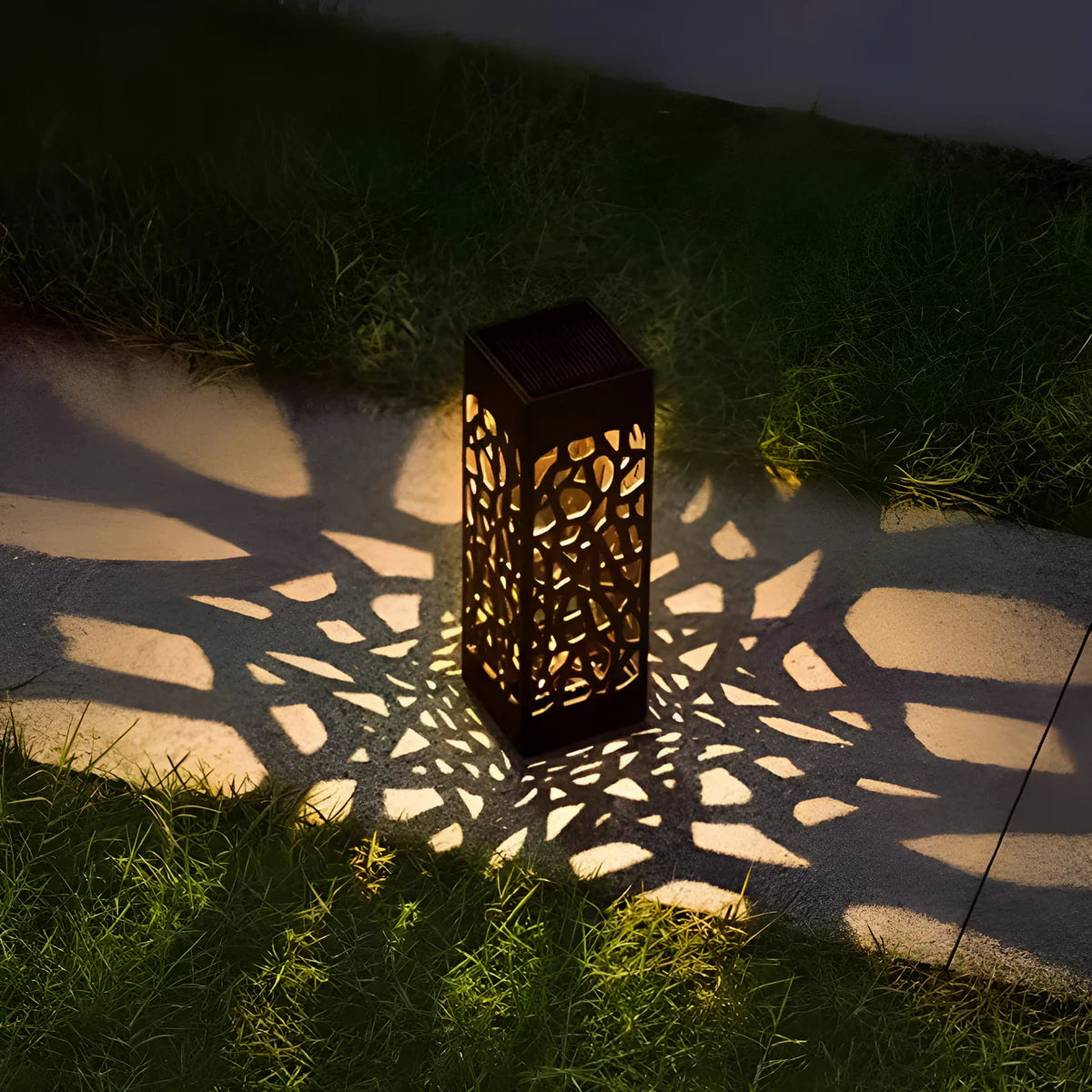 Marcus | Balise Solaire à Découpe Organique