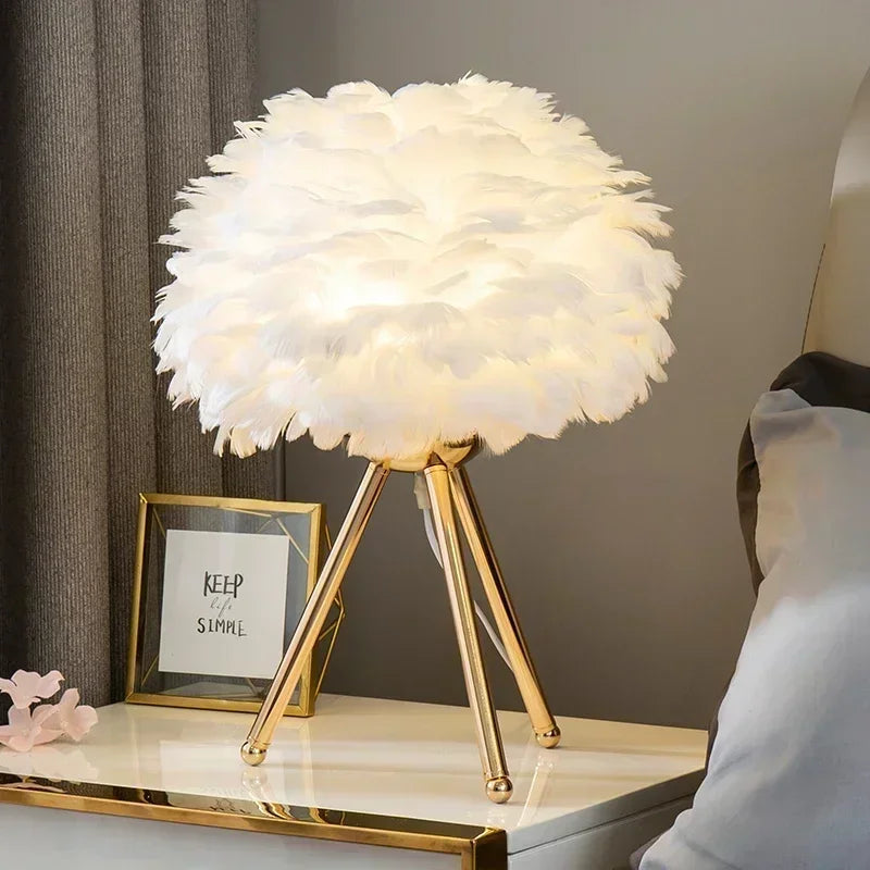Celeste | Lampe de Table en Plumes & Or
