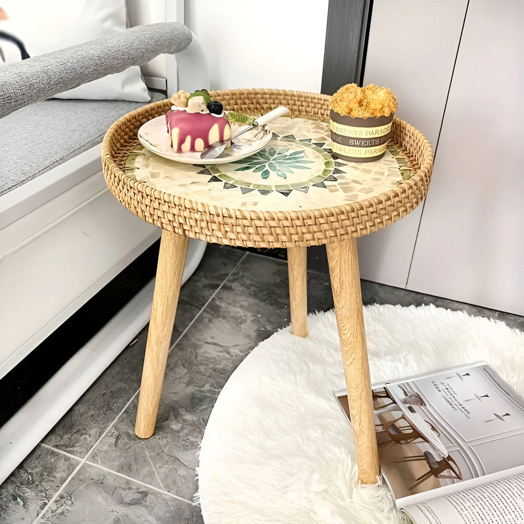 Erla | Table Tripode Décorative en Rotin