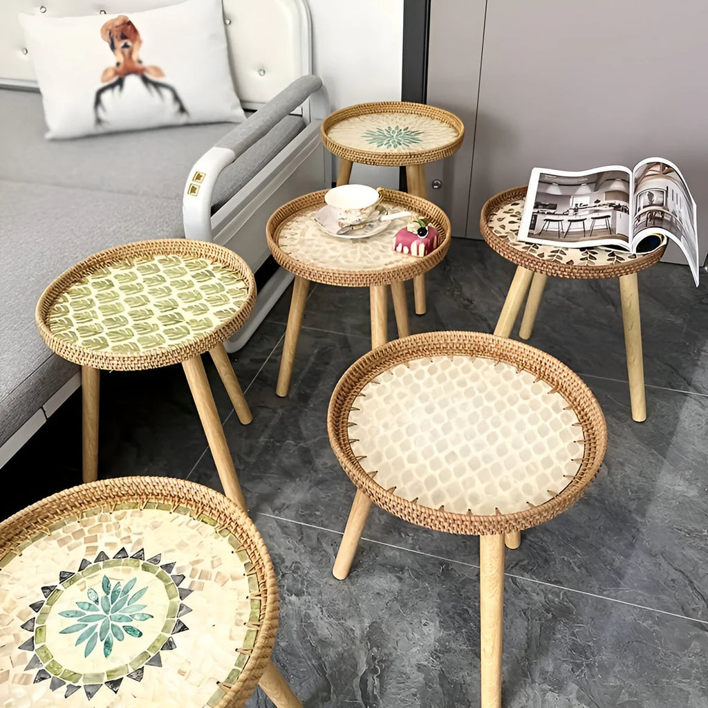 Erla | Table Tripode Décorative en Rotin