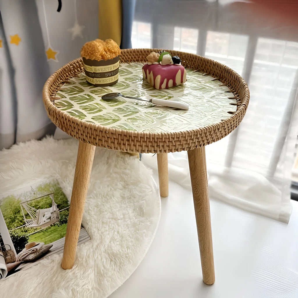 Erla | Table Tripode Décorative en Rotin
