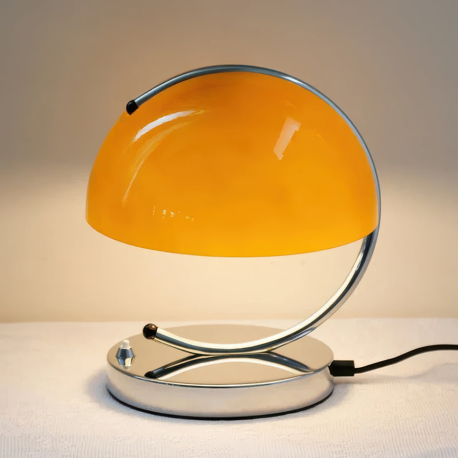 Hilda | Lampe de Table en Verre Courbé