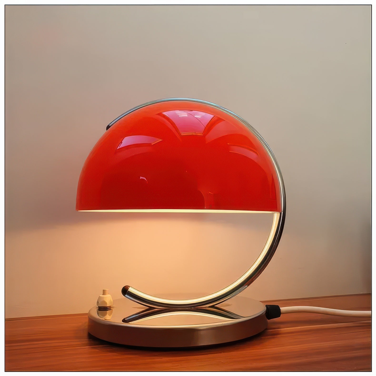 Hilda | Lampe de Table en Verre Courbé