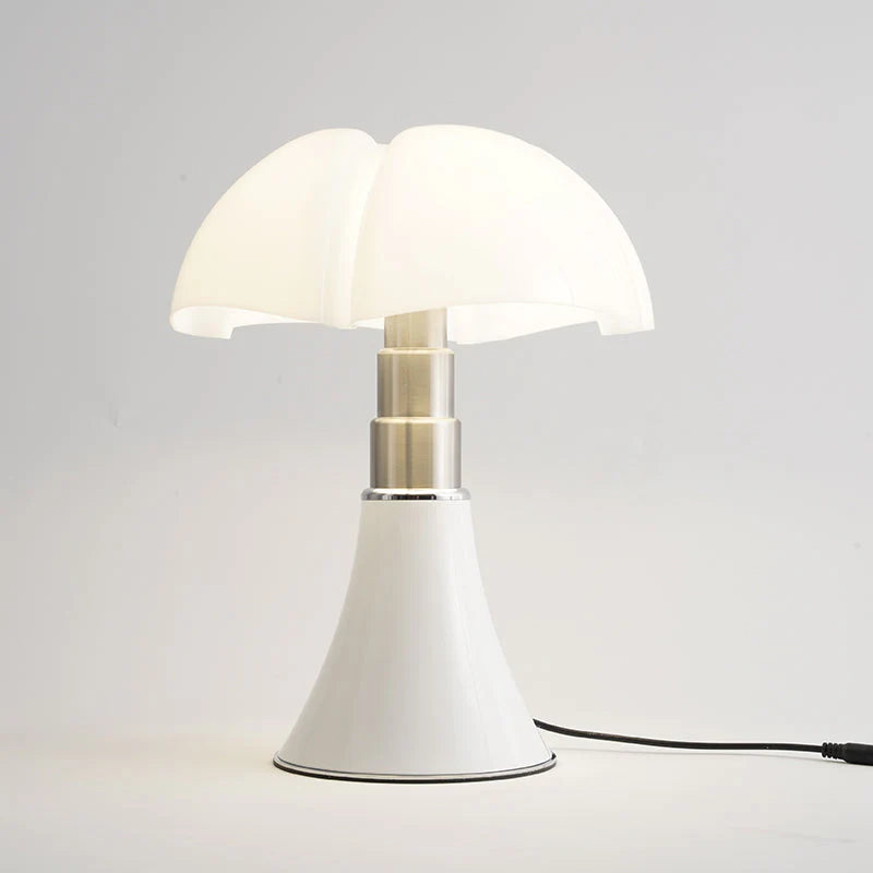Liv | Lampe de Table en Acrylique Sculpté et Aluminium