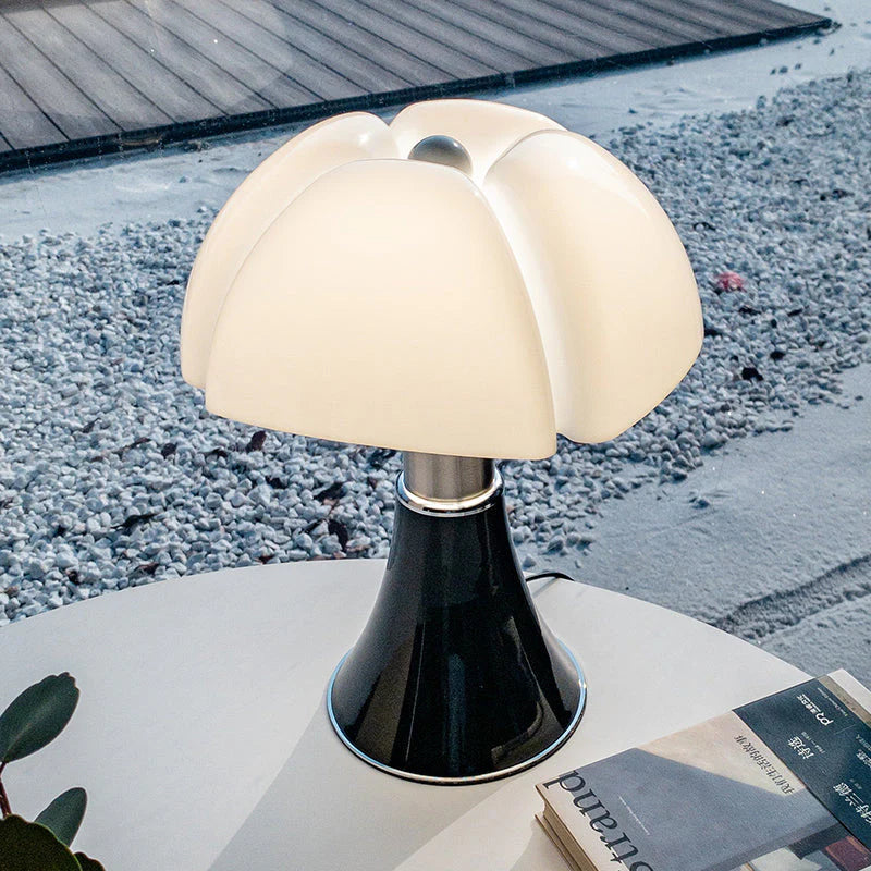 Liv | Lampe de Table en Acrylique Sculpté et Aluminium
