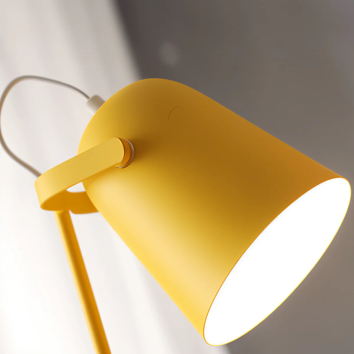 Maja | Lampe de Bureau en Fer Laqué