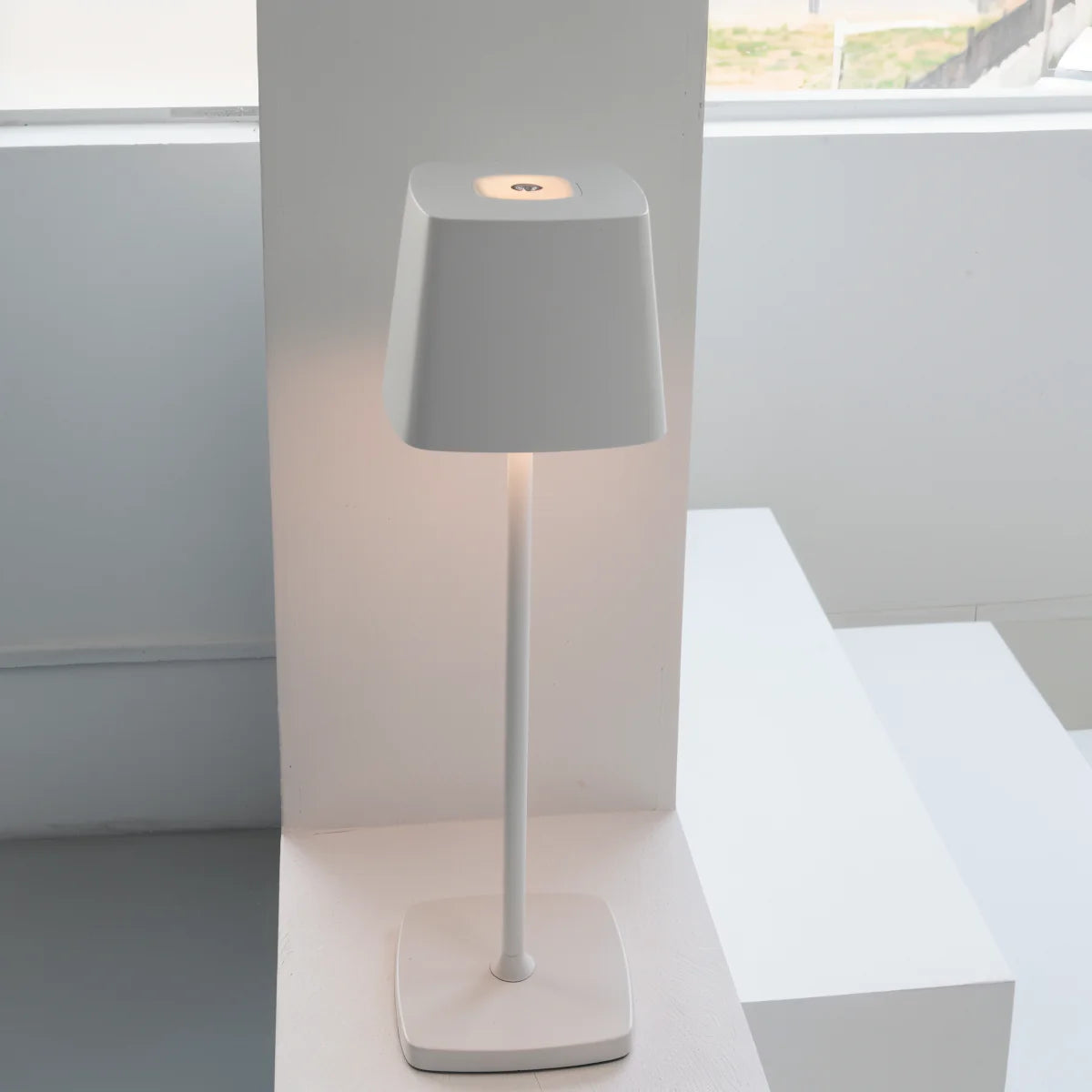 Nomi | Lampe de Table Rechargeable en Aluminium