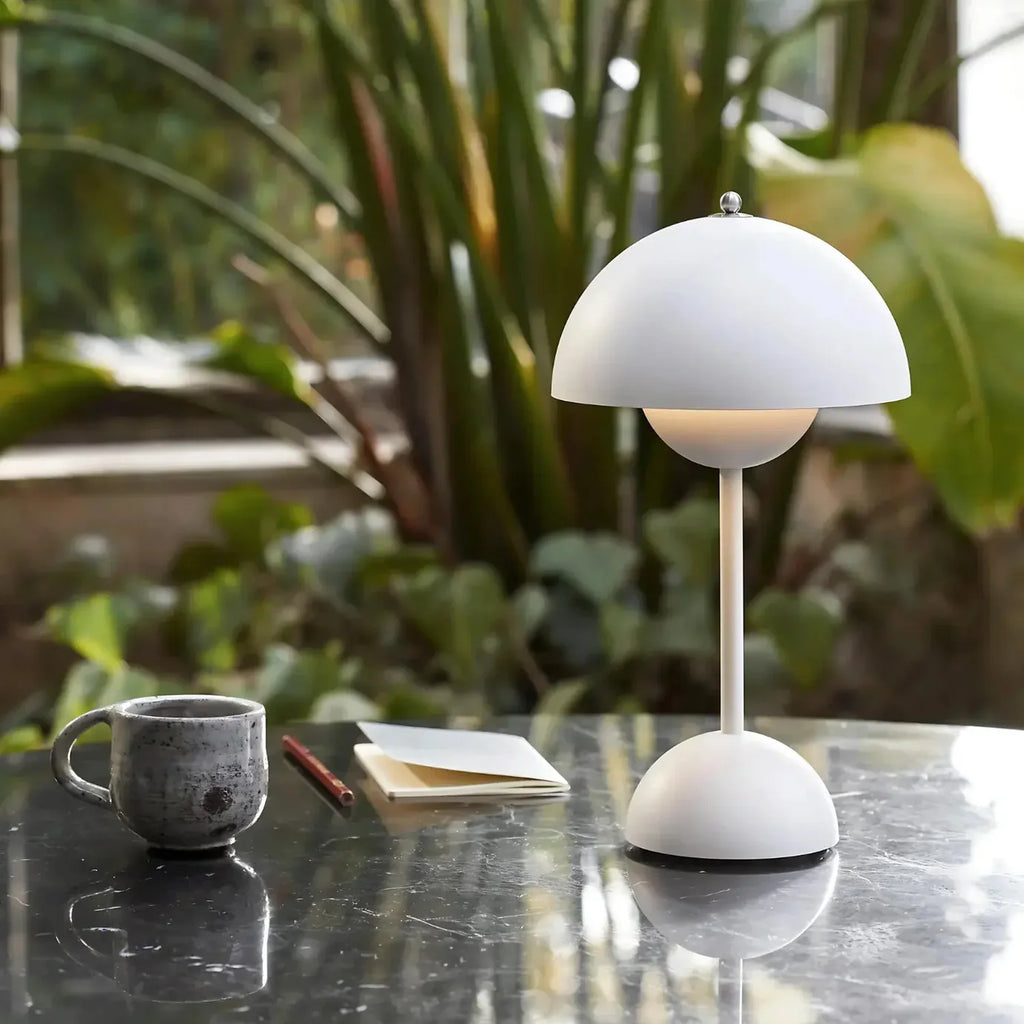Sorin | Lampe de Table en Acier Sculptural