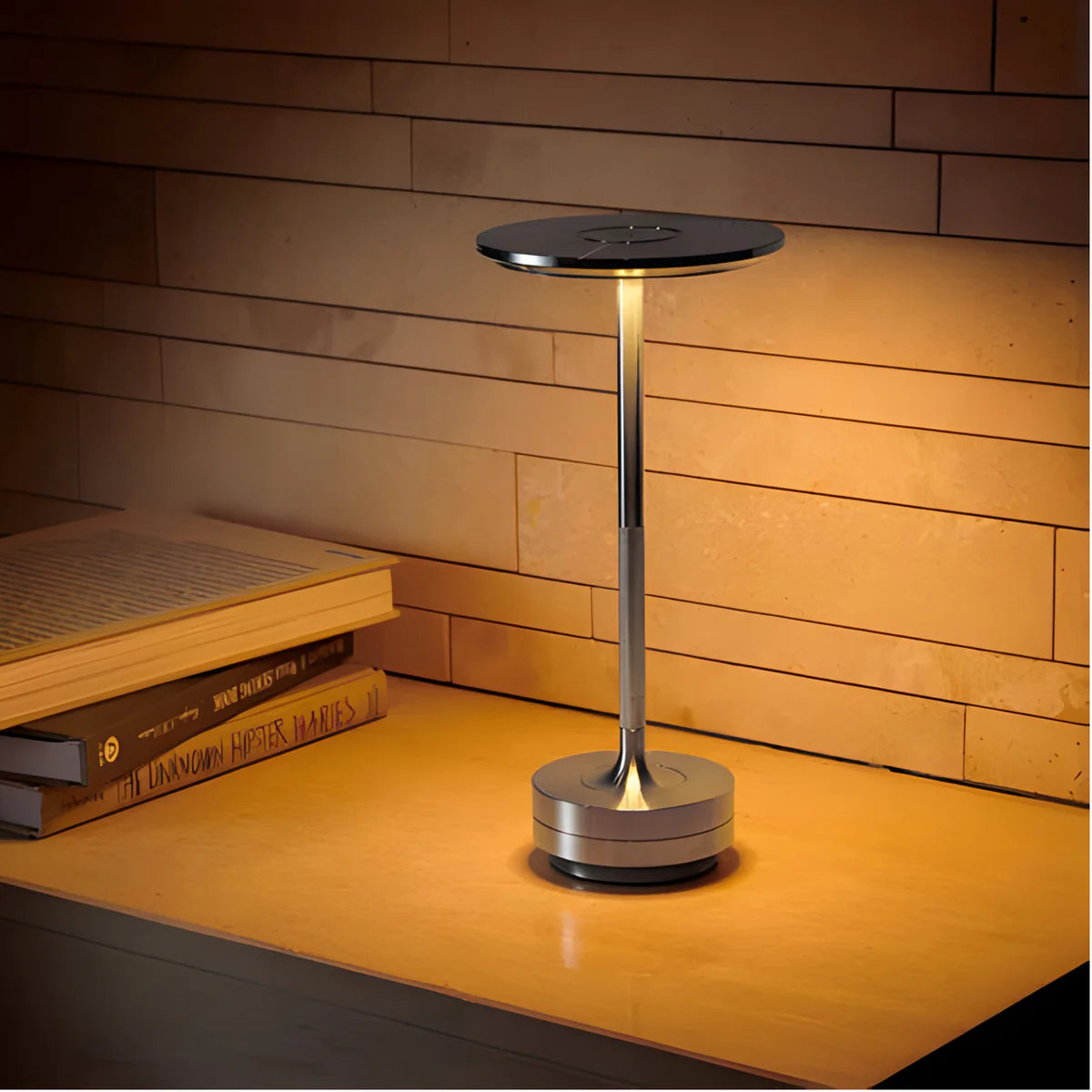 Varen | Lampe de table en métal rechargeable