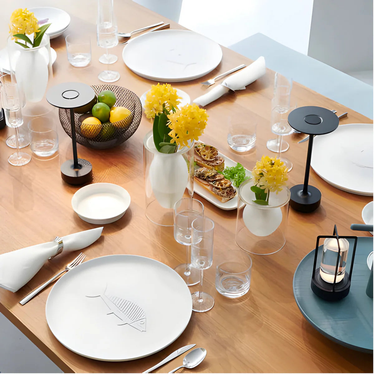 Varen | Lampe de table en métal rechargeable