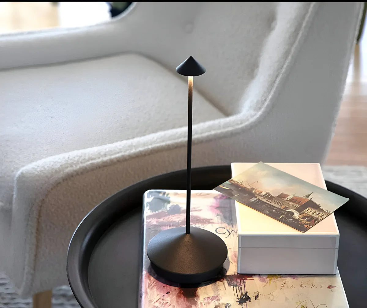 Vaxa | Lampe de Table LED Rechargeable à Cône
