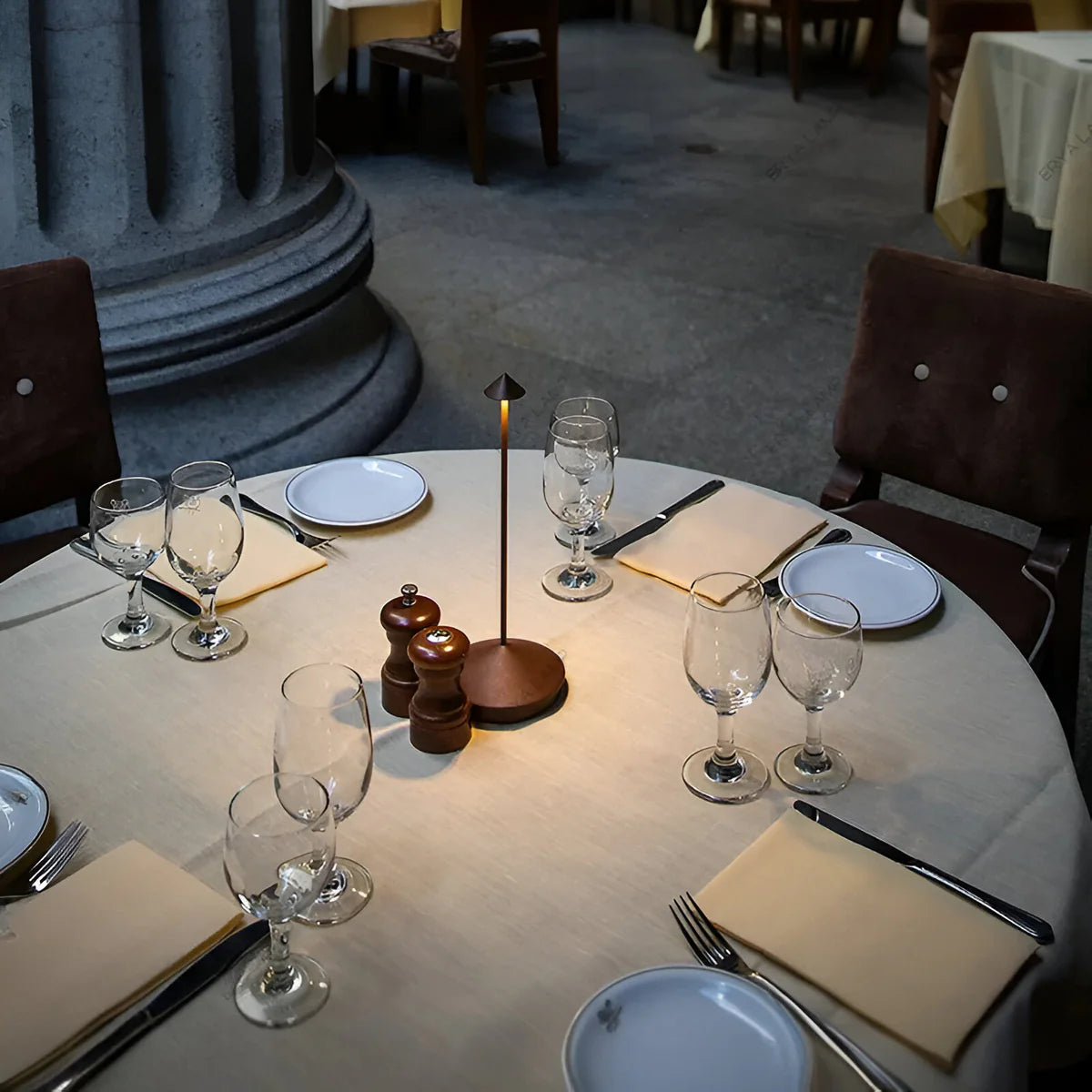 Vaxa | Lampe de Table LED Rechargeable à Cône