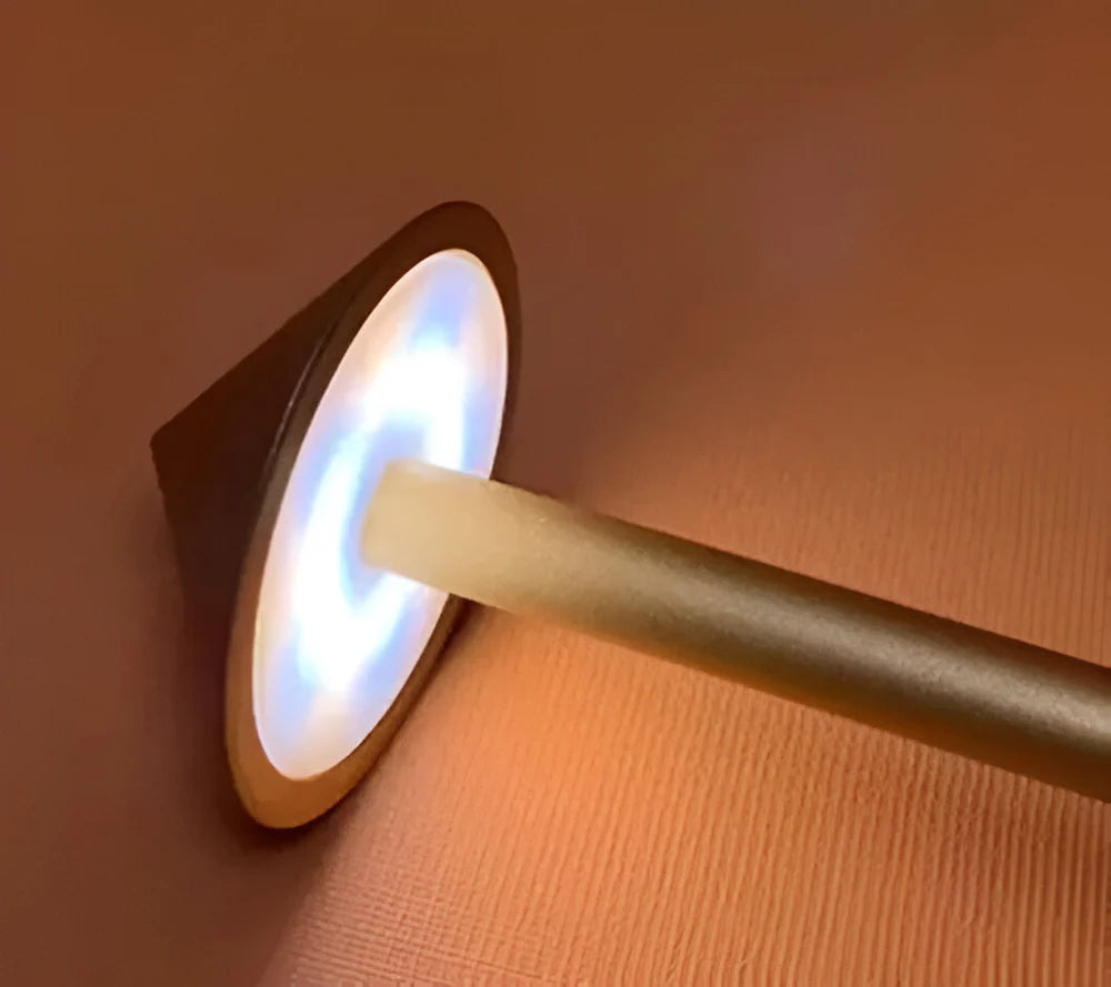 Vaxa | Lampe de Table LED Rechargeable à Cône